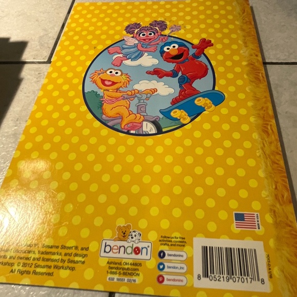 Disney 101 Dalmatians & Sesame Street Jumbo Coloring & Activity book lot of 2 - Picture 3 of 10